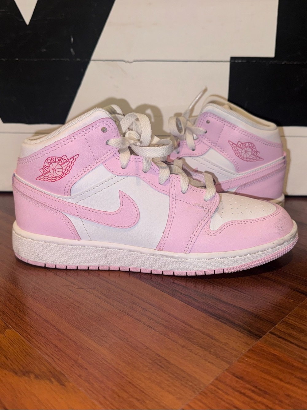 Air Jordan 1 Mid Pink Foam Color White Kids Girls Size 4 Nike